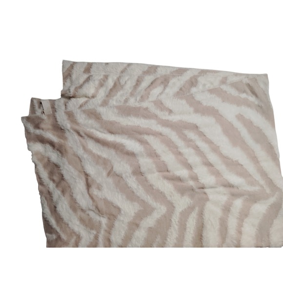 Soft Surroundings Other - Soft Surroundings Zebra Faux Fur Knit Throw Blanket Cream Beige 50x70 68881‎